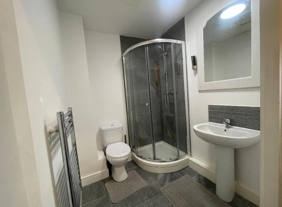 Modern 2-Bed Flat In Salford Lejlighed Manchester Eksteriør billede