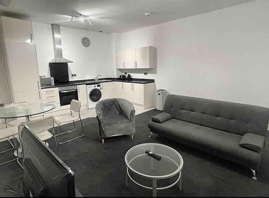 Modern 2-Bed Flat In Salford Lejlighed Manchester Eksteriør billede